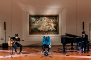 La star di Tik Tok Emanuele Aloia lancia il suo disco d’arte agli Uffizi