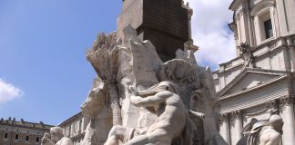 Gian Lorenzo Bernini, Fontana dei Quattro Fiumi, Il serpente di terra, 1648-51. Piazza Navona, Roma. Photo Sailko CC BY 2.5