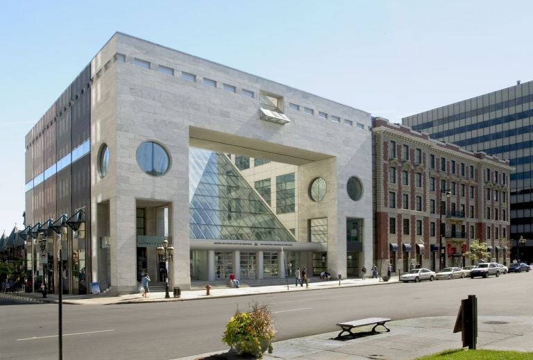 Ingresso principale del Musée des beaux-arts di Montréal (Padiglione Jean-Noël Desmarais). Photo : MBAM / Christine Guest