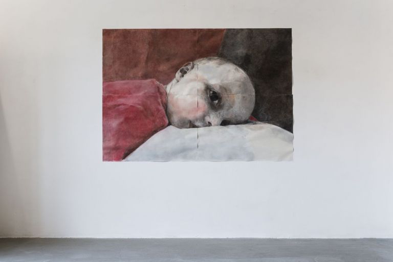 Iulia Ghita, Untitled. Piango di notte, 2020, gessetto e grafite su carta, 200 x 140 cm. Photo Sebastiano Luciano. Courtesy AlbumArte