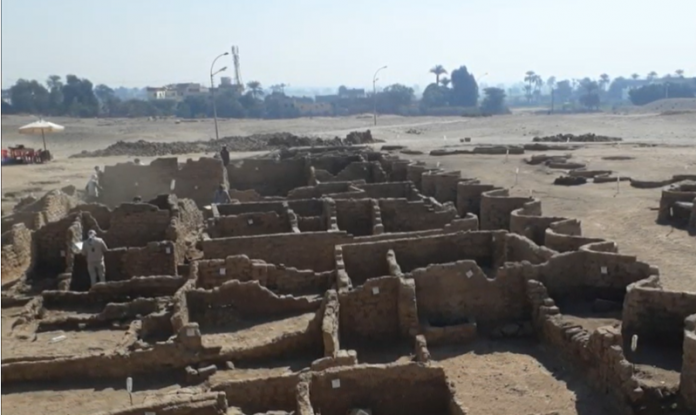 L'insediamento urbano scoperto a Luxor