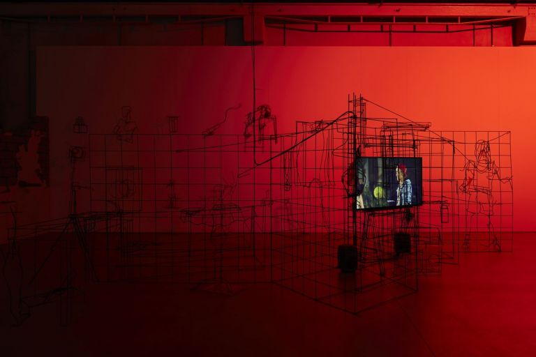 Neïl Beloufa, Data for Desire (Rationalized room series), 2015. Installation view at Pirelli HangarBicocca, Milano 2021. Courtesy Bad Manner’s & Pirelli HangarBicocca. Photo Agostino Osio