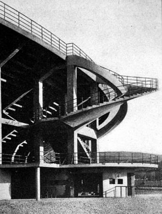 Scala elicoidale dello Stadio Artemio Franchi di Firenze progettato nel 1929 da Pier Luigi Nervi e Gioacchino Luigi Mellucci