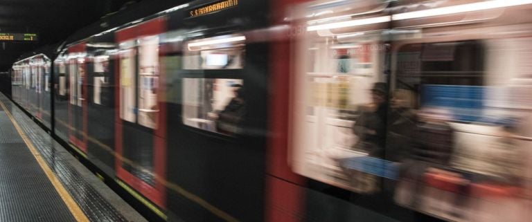 Un’immagine dei treni Leonardo disegnati da Annalisa Dominoni e Benedetto Quaquaro per ATM e prodotti da Hitachi Rail. Credits Carlo Bevilacqua