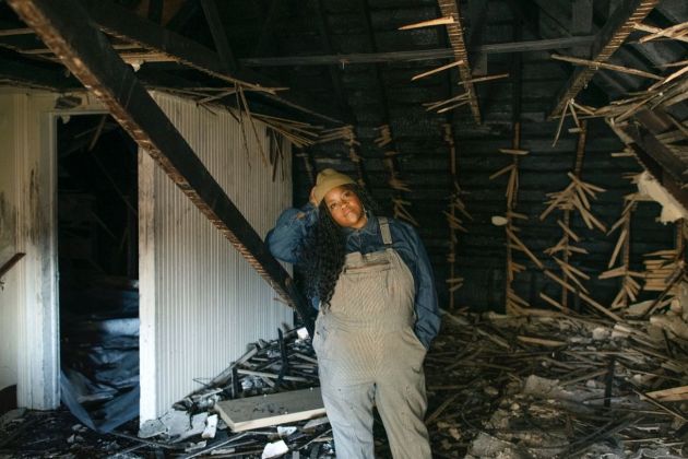 Vanessa German nella Art House dopo l'incendio di febbraio 2021