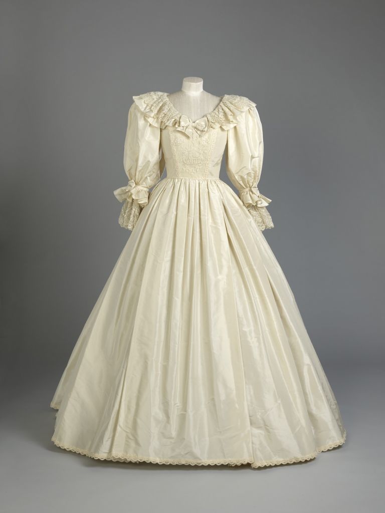 L’iconico abito da sposa di Lady Diana sarà esposto in una mostra a Kensington Palace a Londra