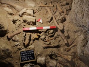 Ritrovati i resti di nove uomini di Neanderthal nella Grotta Guattari al Circeo