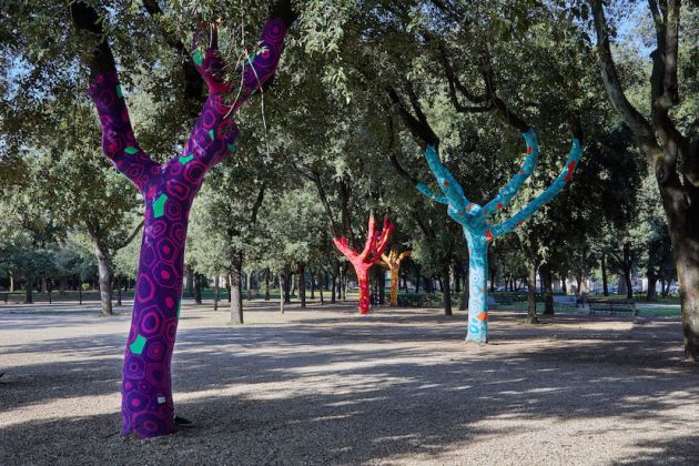 Accademia di Aracne Yarn bombing, 2020 Filo di lana Parco dei Daini, Villa Borghese