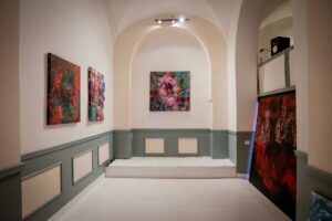 B-Art Gallery: la nuova galleria dedicata all’arte contemporanea e al buon vino nel cuore di Roma