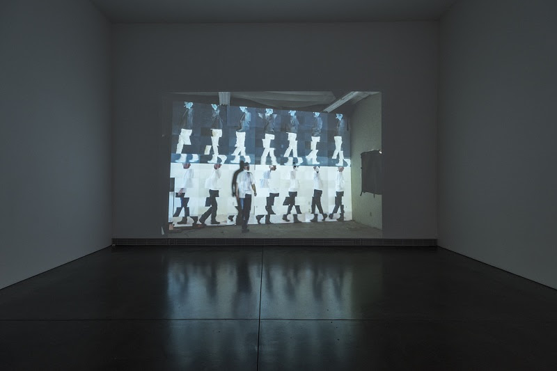 Bruce Nauman, Walks In Walks Out, 2015. Pinault Collection and Philadelphia Museum of Art. © Bruce Nauman / Artists Rights Society (ARS), New York, Courtesy Sperone Westwater, New York