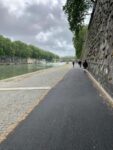 Ciclabile Tevere il nuovo asfalto steso prima della segnaletica
