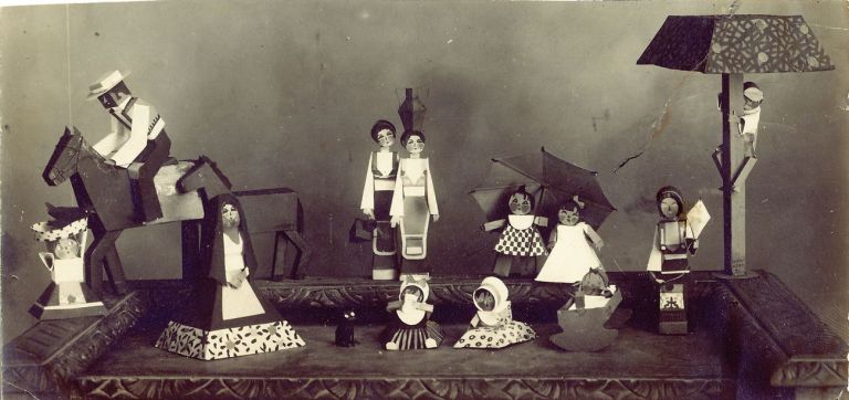 Edina Altara, foto dei giocattoli di carta, anni '10