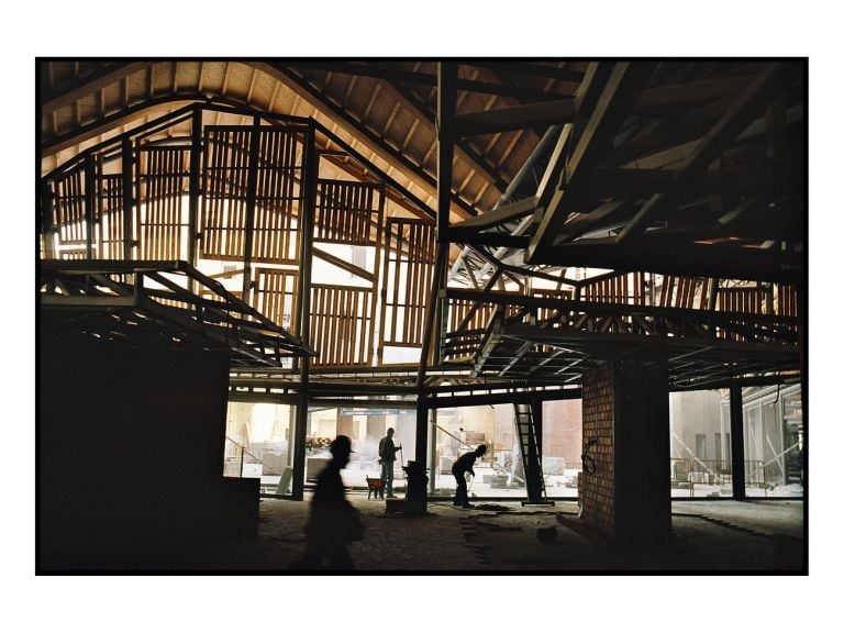 Enric Miralles & Benedetta Tagliabue, Mercado y Barrio de Santa Caterina en Barcelona, 1999 2005. Photo © Alex Gaultier