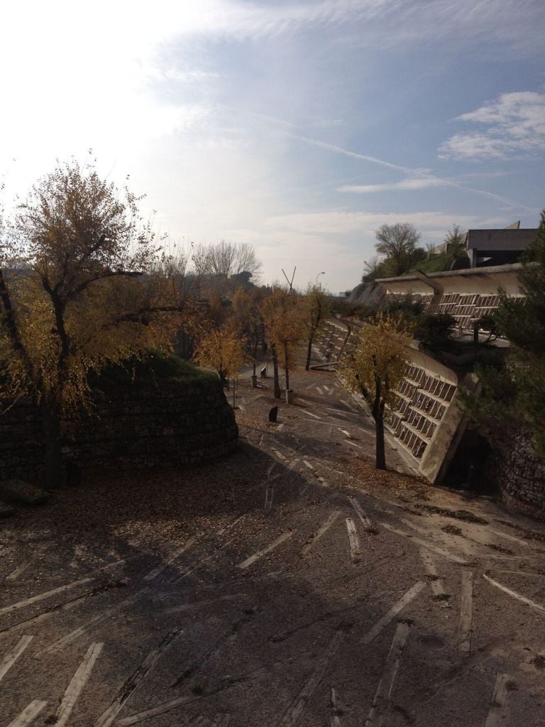 Enric Miralles & Carme Pinós, Parque Cementerio de Igualada, 1988 91. Photo © Arturo Mc Clean