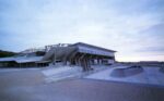 Enric Miralles, Carme Pinós, Robert Brufau & Agustí Obiol, Pabellón de Básquet de Huesca, 1990 94. Photo © Hisao Suzuki