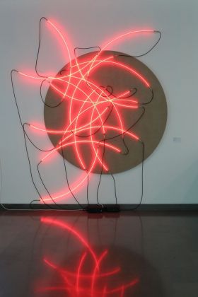François Morellet, Lunatico neon 16 quarti di cerchio n., 2001. Collezione Würth
