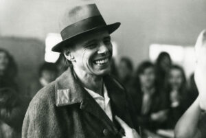 Nel segno di Beuys. Il programma del Teatro Out Off di Milano per il centenario dell’artista tedesco