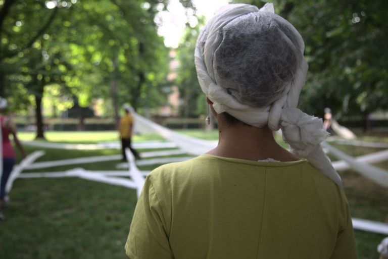 Le Alleanze dei Corpi. Performance al Parco Trotter, Milano. Photo Sara Bramani