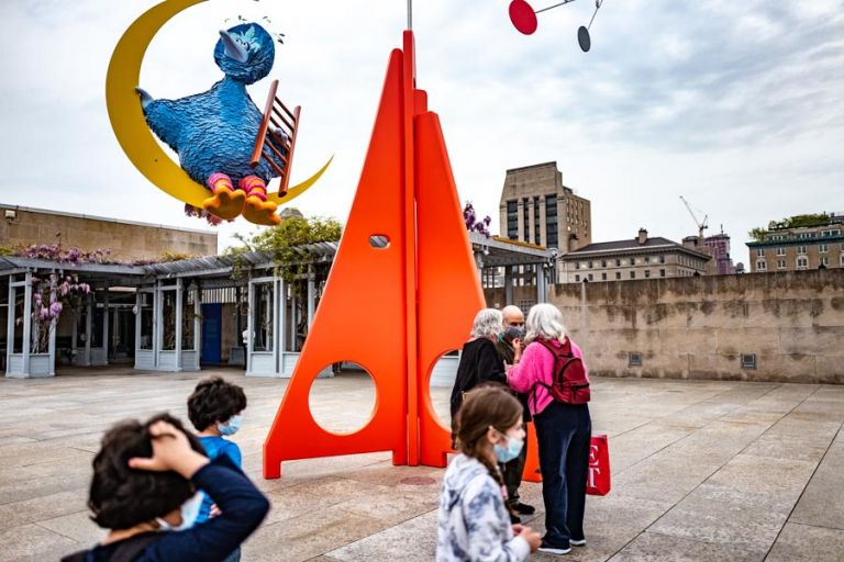 “As Long as the Sun Lasts”, l’installazione di Alex Da Corte a New York ph. Francesca Magnani