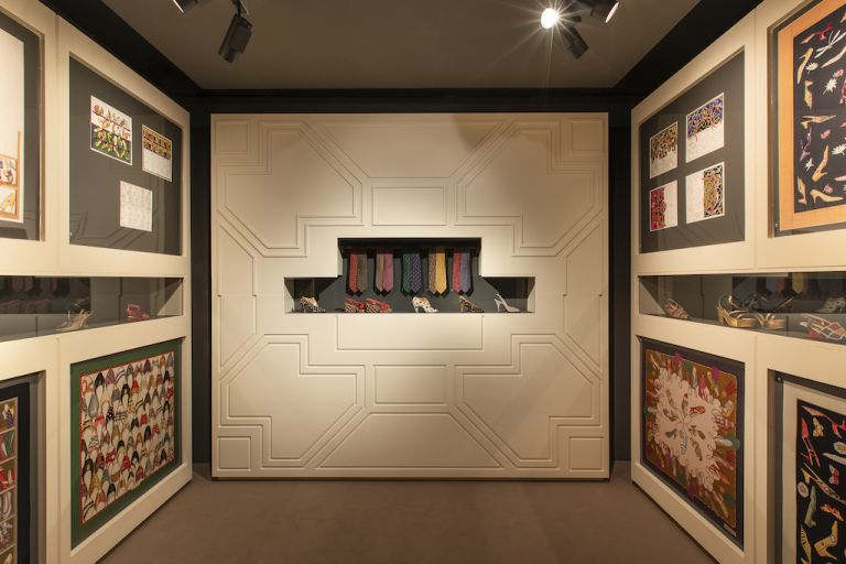 Seta, la mostra al Museo Ferragamo