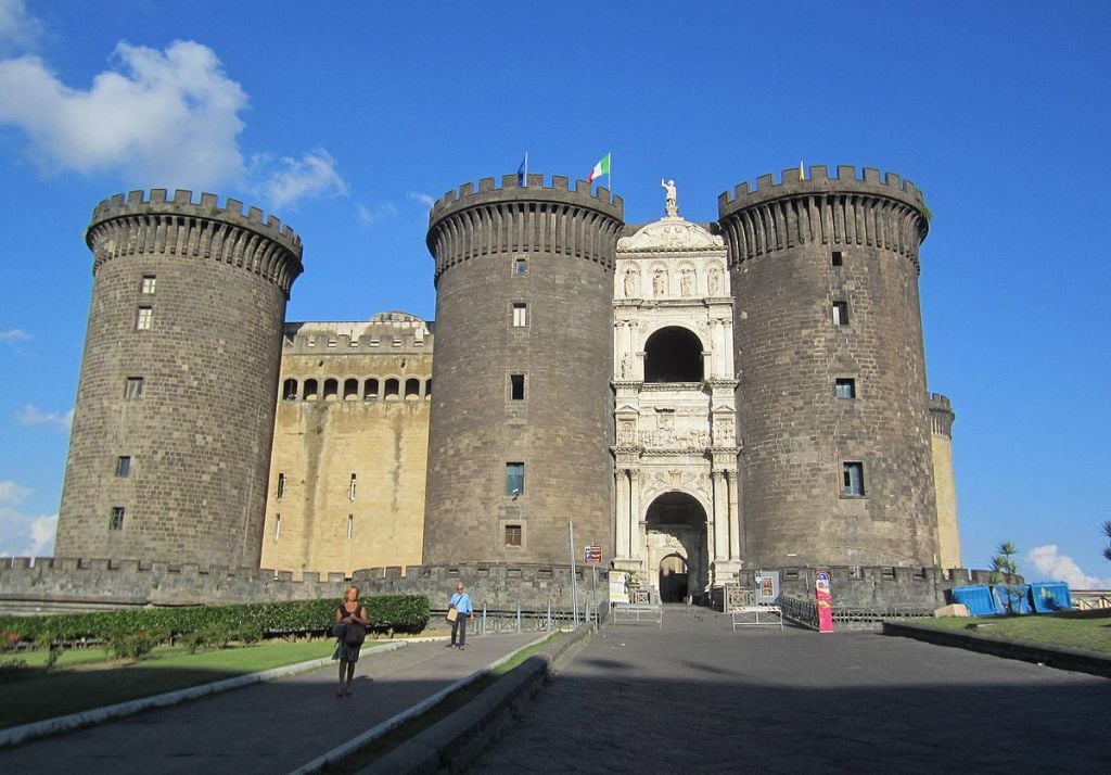 Maschio Angioino a Napoli: dai sotterranei emerge un tesoro d’arte dimenticato da decenni