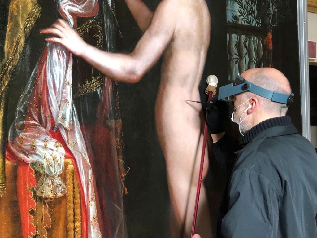 Il restauro di un capolavoro di Lavinia Fontana, la pittrice multitasking