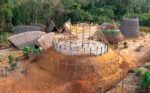 Warka Water Village, Warka Tower Padiglione Italia 2021, in costruzione, Camerun, 2021. Photo Barbara Edmonda Guassen