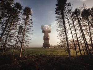 KAWS farà volare la sua scultura di Companion come una mongolfiera