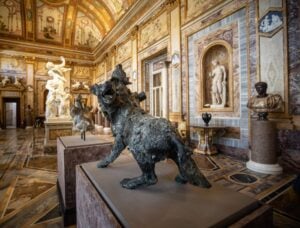 Archaeology Now: aperta la grande mostra di Damien Hirst alla Galleria Borghese di Roma