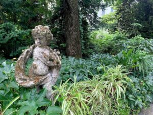 Giardini segreti e sentieri d’arte a Parma. L’esperienza di Interno Verde