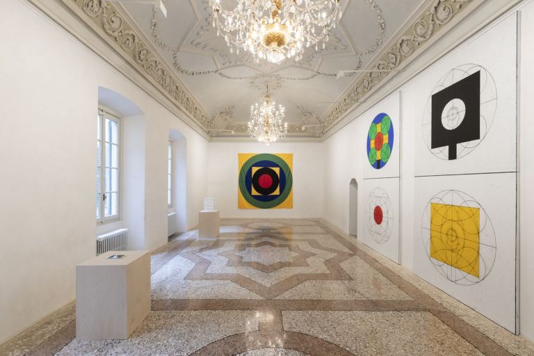 Al centro, Matt Mullican, Untitled (Center Chart Framed), 2021, banner, cotton, 300x300 cm. Courtesy Massimo De Carlo