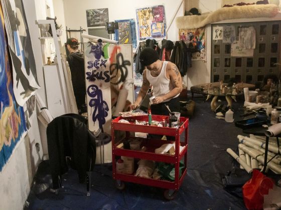 Antonio Serna-Roselini (in arte Les Punk) durante la residenza a The Locker Room. Photo Mara Catalán