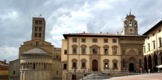 Arezzo, Piazza Grande, via wikipedia