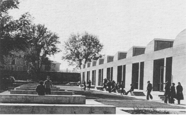 Carlo Melograni ‒ Progettare per chi va in tram. Il mestiere dell’architetto (Quodlibet, Macerata 2020). Tommaso Giura Longo, Maria Letizia Martines, Carlo Melograni, liceo Ariosto a Ferrara (1975), vedute