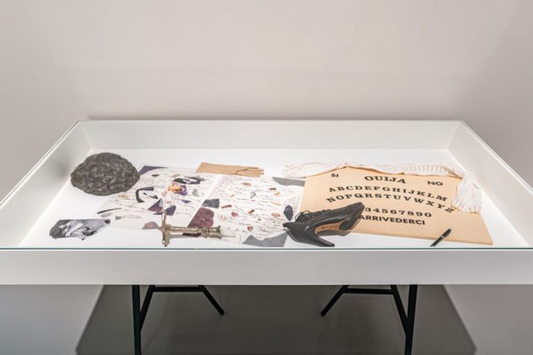 Chiara Fumai, The Book of Evil Spirits, 2015 16 (dettaglio). Installation view at Centro per l'arte contemporanea Luigi Pecci, Prato 2021. Photo © Ela Bialkowska OKNO Studio