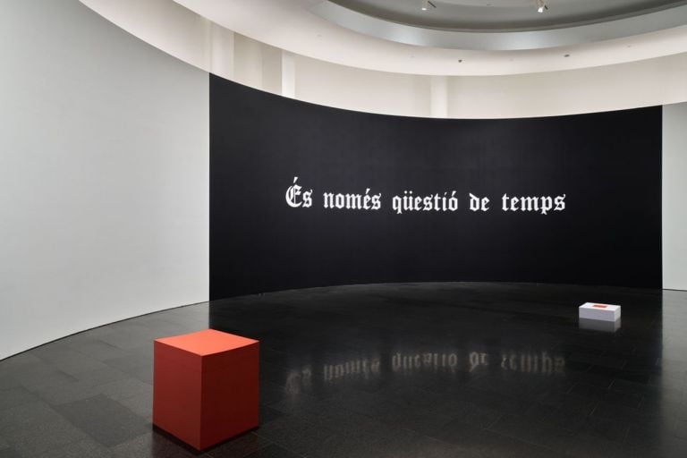 Félix Gonzaléz-Torres. The Politics of Relation. Exhibition view at MACBA, Barcellona 2021. Photo Miquel Coll