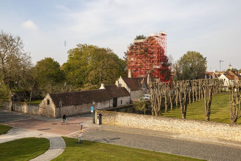 Héctor Zamora, Strangler, 2021. Courtesy Labor, Luciana Brito, Albarrán Bourdais Triennale Brugge 2021 © Stad Brugge Matthias Desmet