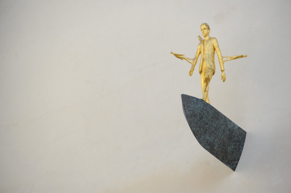 I passi d’oro: la scultura di Roberto Barni conservata agli Uffizi ispira il risotto di Max Alajmo