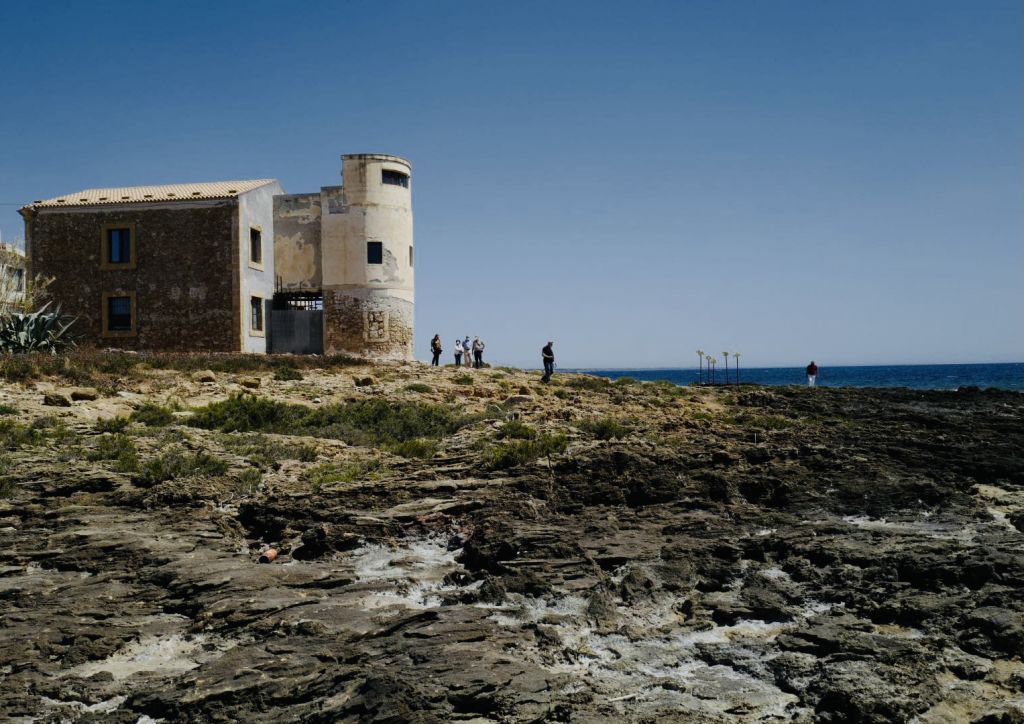 Il Mare sopra/il Mare sotto. In Sicilia il Mediterraneo raccontato attraverso l’arte contemporanea