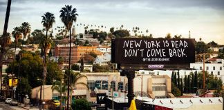 Il cartellone pubblicitario su Sunset Boulevard a Los Angeles, per la campagna New York Is Dead