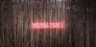 KINGS, WANNA DANCE, 2021, neon, cm 30x150, tenda, cm 350x650. Courtesy Viasaterna Gallery
