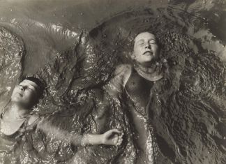 Gertrud Arndt, At the Masters' Houses, 1929-30. The Museum of Modern Art, New York. Thomas Walther Collection © 2021, ProLitteris, Zürich. Digital Image © 2021 The Museum of Modern Art, New York - Scala, Florence