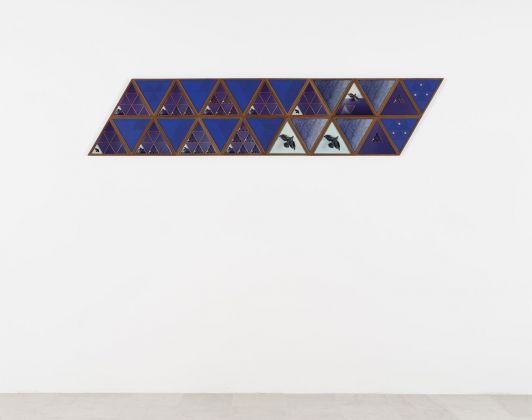 Laura Grisi, Blue Triangles, 1981. Installation view at P420, Bologna 2018, Courtesy the Estate & P420, Bologna. Photo credit Carlo Favero