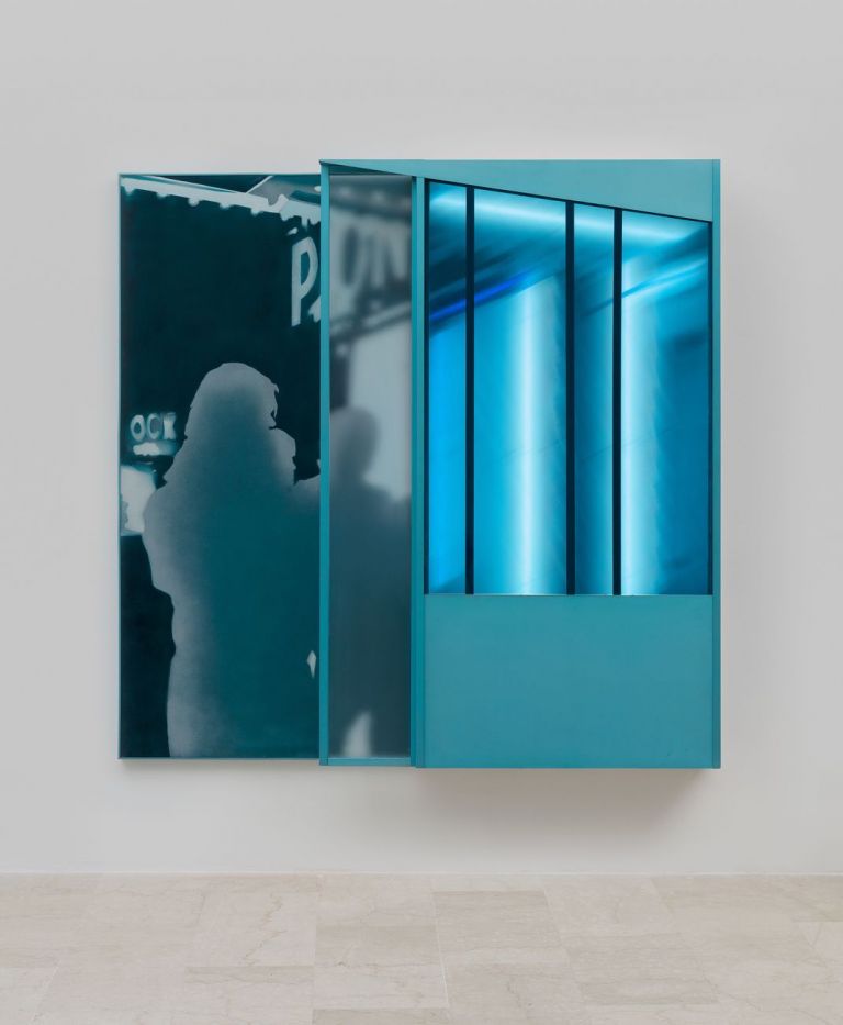 Laura Grisi, East Village, 1967, acrilico su tela, neon, plexiglas, alluminio, cm.163x167x22. Courtesy Estate Laura Grisi e P420, Bologna. Photo Carlo Favero