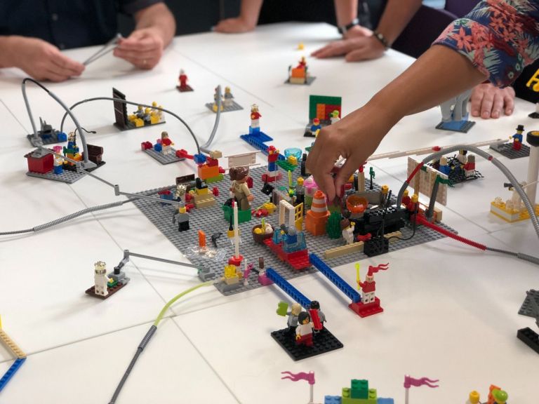 Lego. Photo Amélie Mourichon on Unsplash