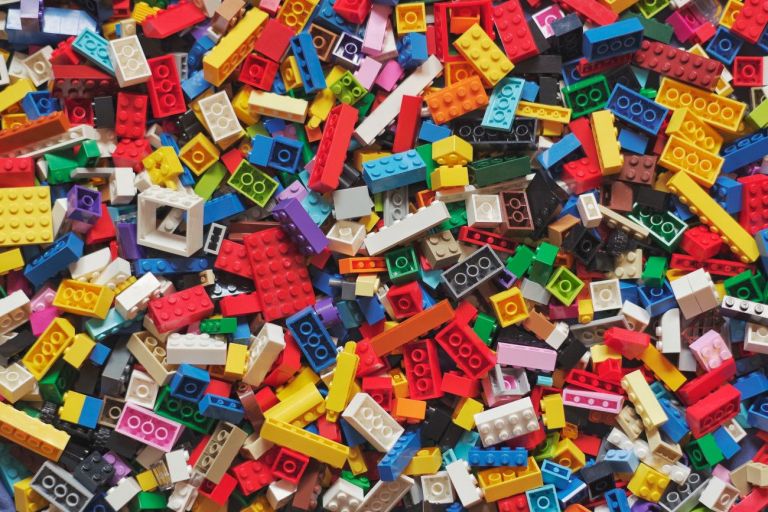Lego. Photo Xavi Cabrera on Unsplash