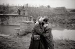 Mario De Biasi, Al confine tra Austria e Ungheria, 1956 © Archivio Mario De Biasi. Courtesy Admira, Milano