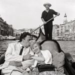 Mario De Biasi, Fellini e Masina, Venezia, 1955 © Archivio Mario De Biasi. Courtesy Admira, Milano