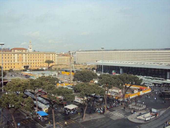 Markos90, Stazione Termini e Piazza dei Cinquecento, fonte Wikipedia CC BY SA 3.0
