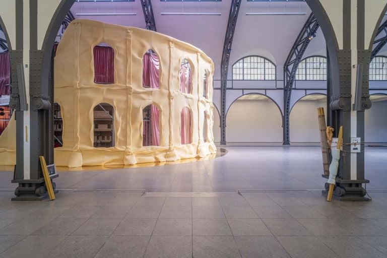 Pauline Curnier Jardin, Fat to Ashes, 2021. Installation view at Hamburger Bahnhof, Berlino 2021. Photo © Mathias Voelzke